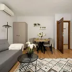 Stylowy Z Klimatyzacja I Parkingiem By Renters Apartmán Vratislav