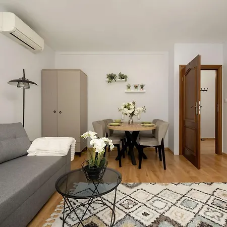 Stylowy Z Klimatyzacja I Parkingiem By Renters Apartment Wroclaw